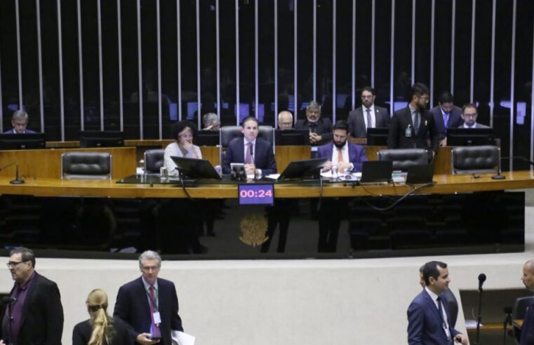 Governo aprova novas taxas e aumenta gastos públicos