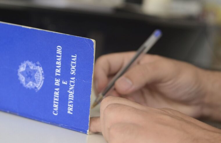 Desemprego cai para 5,4% em outubro e soma 5,9 milhões de pessoas