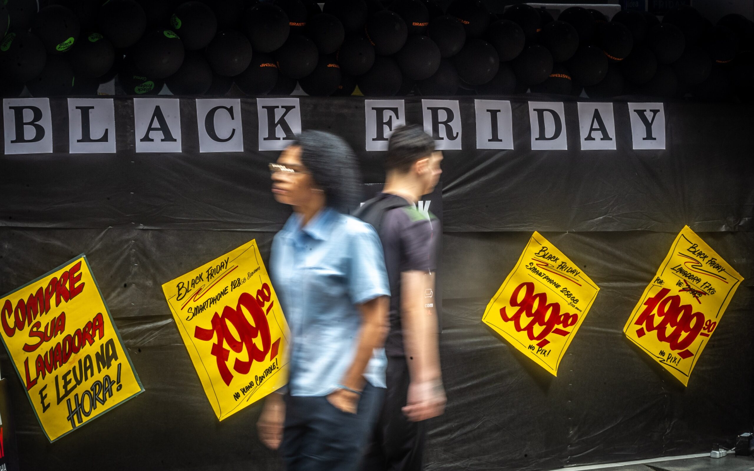 Black Friday: madrugada é horário preferido dos golpistas, diz Serasa