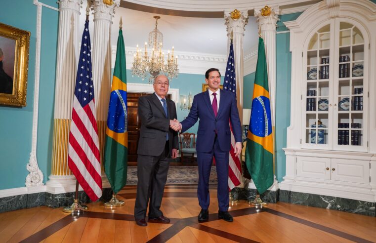 Após reunião sobre tarifas, Rubio posta foto com Mauro Vieira e comenta encontro