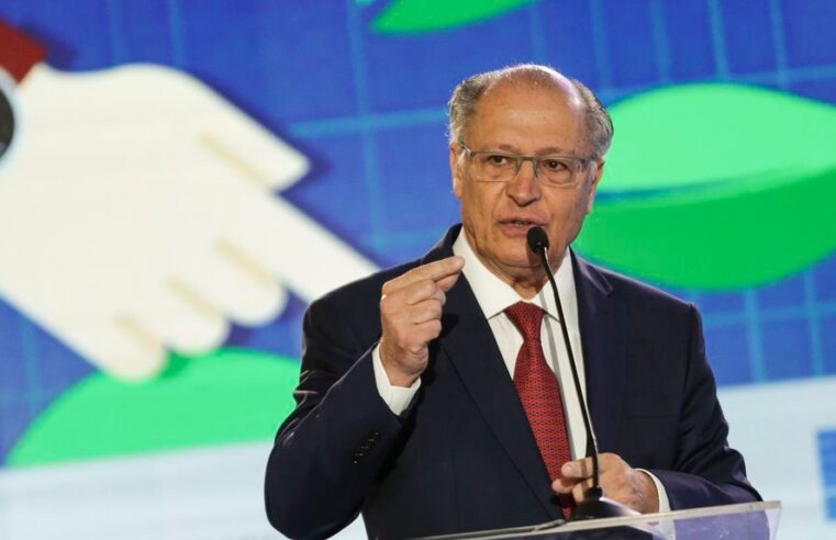 Crítica às tarifas dos EUA e o endividamento do brasileiro