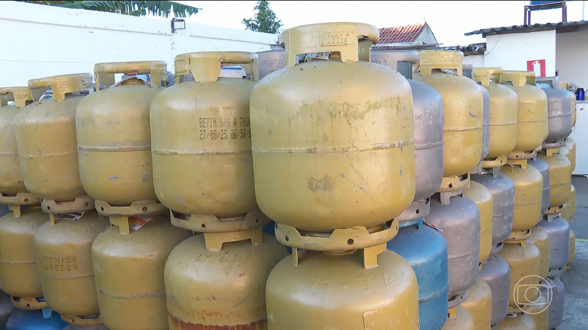 Gás do Povo começa recarga gratuita de botijões nesta segunda (24); veja como vai funcionar