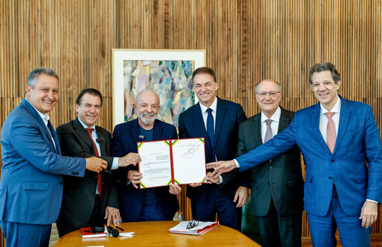 Lula assina decreto que muda regras para vale-refeição