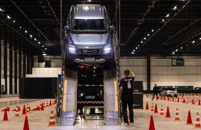 Salão do Automóvel 2025: público aprova test-drive do evento, apesar de ser limitado a 25 km/h; VÍDEO