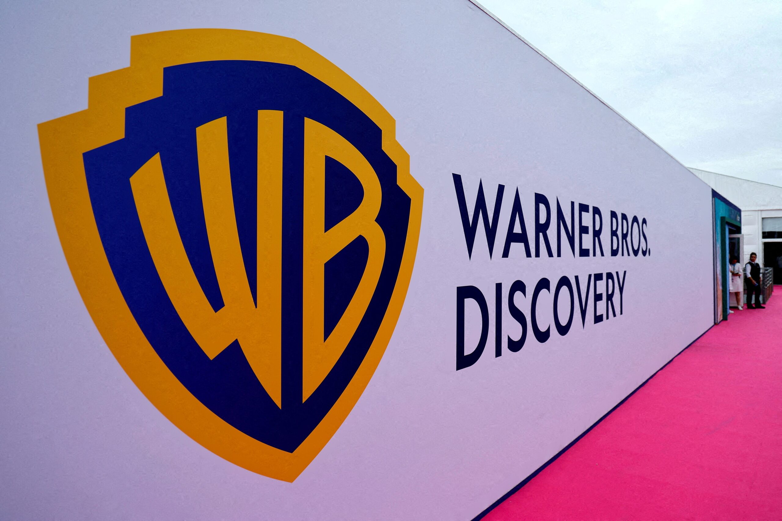 Paramount faz oferta hostil de US$ 108,4 bilhões e pressiona acordo da Netflix pela Warner