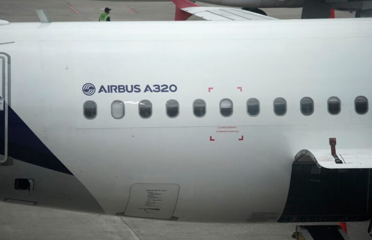 Airbus confirma problema em painéis metálicos do A320 após recall de software