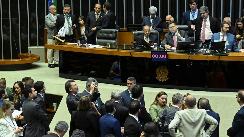 Congresso aprova LDO com emendas e fôlego para 2026