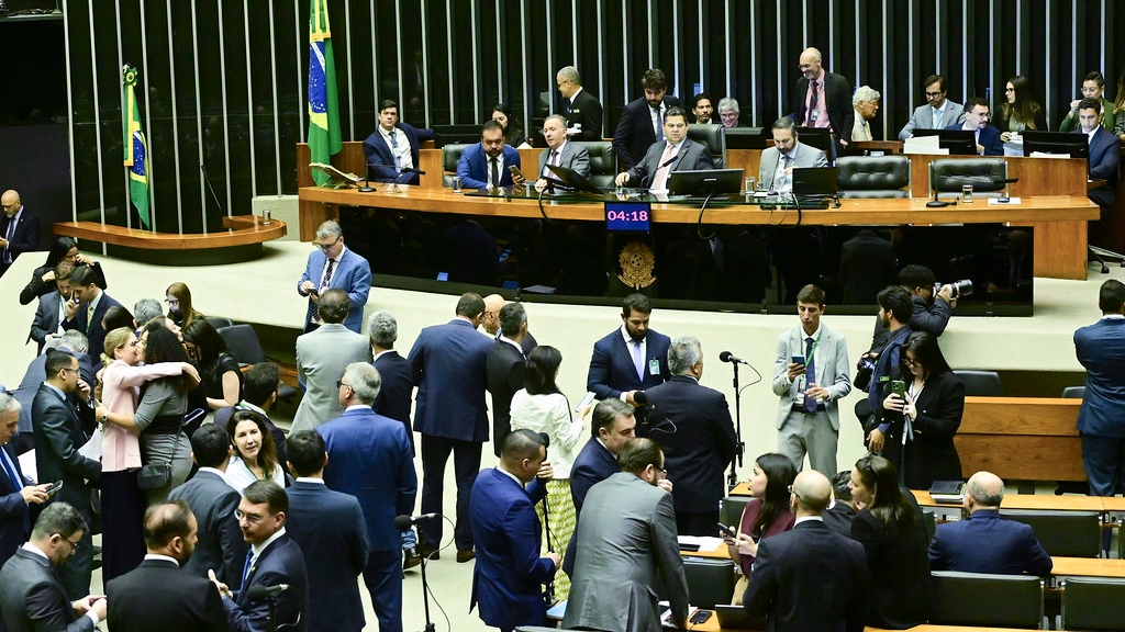 Governo e Congresso disputam verbas com pressa para 2026