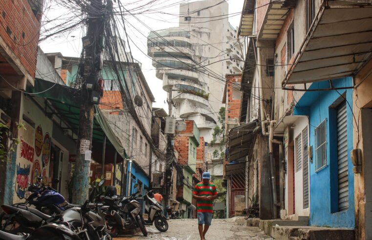 8 de cada 100 moradores do estado de SP vivem em favelas, diz IBGE