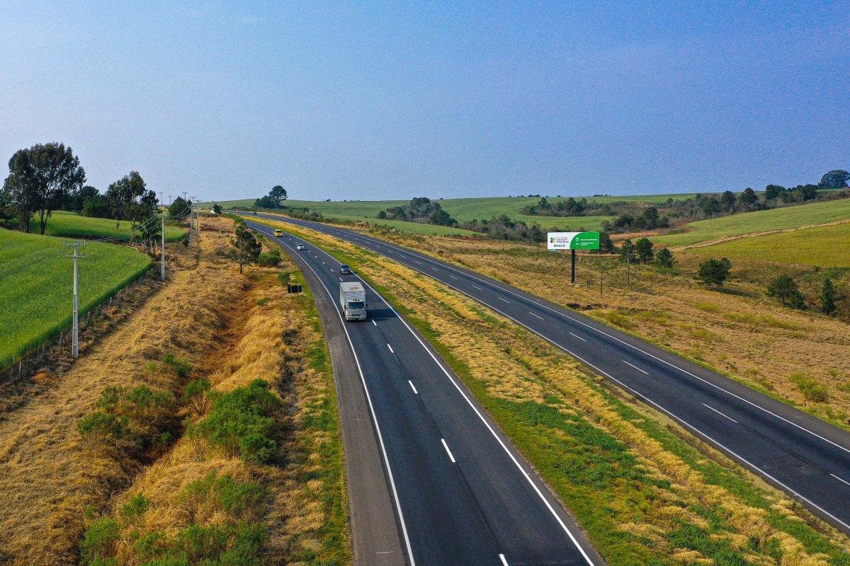 Com categoria dividida, greve de caminhoneiros tem baixa adesão